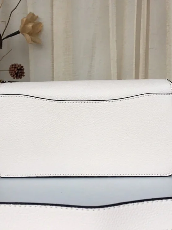 Coach White Leather Shoulder Bag with Gold C Hardware🍈🍈 - Picture 5 of 6